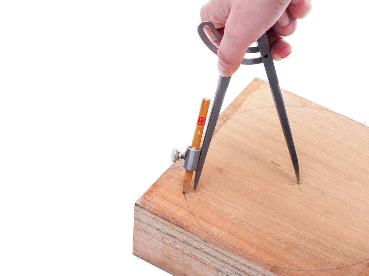passer met potlood op hout